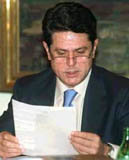 El ministro de Defensa, Federico Trillo, 'propone' vestir adecuadamente