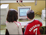 Los niños utilizan el ordenador para navegar, chatear y jugar principalmente