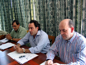 Juan Vicioso ( COVEPRES ), Jorge Loriente (MEFLUR), y Avelino Martínez (KIASA) en la Jornada Técnica Nacional

 

