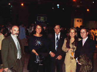 Isaac Martin Lucas, Presidente de la Asociación Profesional de Vendedores de Prensa de Madrid, junto a Juan Vicioso, Presidente de Covepres, y acompañantes
