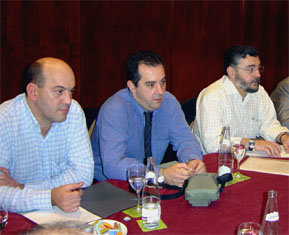 Reunión de la  Comisión de Informática de COVEPRES con  ANDI
Avelino Martínez de KIASA, Gregorio Ruiz de la Sierra de ANDI y Juan José Delgado de VAP- FEMCAPRENS

