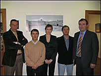 Alberto Estella, Coordinador Plaza Mayor 2005, Jesús Gzlez, Pte.  de la  Asociación , Mª Elsa Rico, José Paniagua Melón, Junta Directiva de la “ASVP” y  J. R Glez. (Consulproyect)