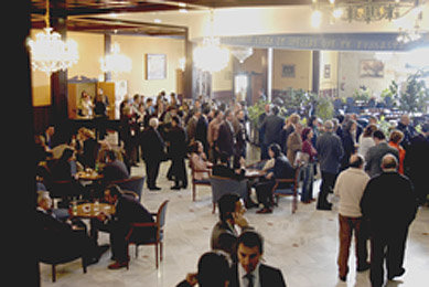 El Salón del Hotel Brigida fue un excelente lugar de reunión y debate en los interludios de las conferencias, donde se debatieron temas tan importantes o más que los sacados a la luz en las salas de juntas