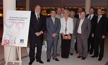 Pere Gayán (Izda.), Presidente de la AEPG, junto a Vice-presidentes, Delegados y Vocales de la Junta Directiva de la Asociación Española de Prensa Gratuita, en el Hotel Riu Cap de Mar de Mallorca, donde se celebró la IV Asamblea General