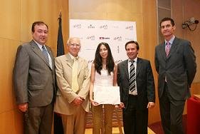 Elena Gil García recogió su diploma como número 1 de la promoción