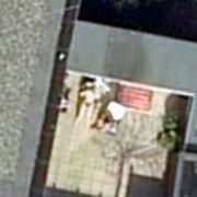 Google Earth "pilla" a una mujer desnuda tomando el sol en su azotea
