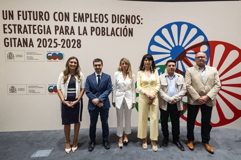Yolanda Díaz lanza un plan de empleo para integrar al pueblo gitano