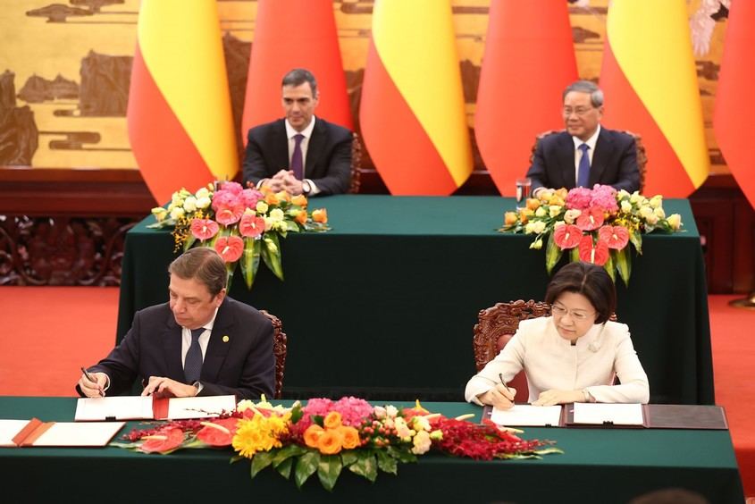España y China acuerdan exportar cerezas y productos porcinos