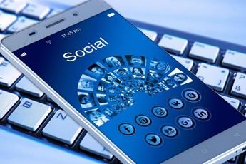 Más de 54,000 mensajes racistas detectados en redes sociales en junio