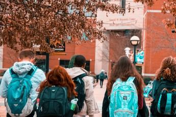 Educación propone a sindicatos reducir ratios y mejorar atención al alumnado