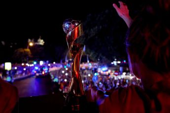 Increíble recibimiento a las campeonas del Mundial de fútbol femenino en Madrid