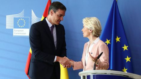 Entre predicar o dar trigo