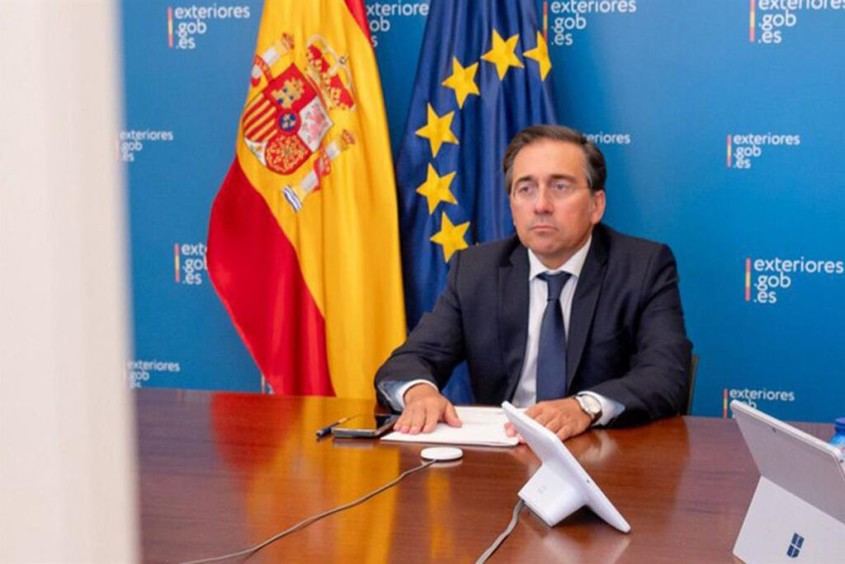 Albares refuerza el apoyo español a Ucrania en negociaciones de paz clave