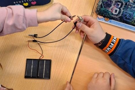 CIRCE colabora en el principal evento europeo sobre recarga de vehículos eléctricos y educa a jóvenes en energías renovables
