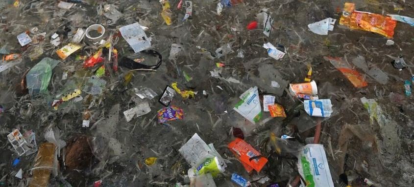 El comercio debe contribuir a combatir la contaminación por plásticos, según la ONU