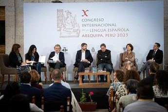 El ministro de Cultura dialoga con editores en el Congreso de la Lengua Española en Arequipa