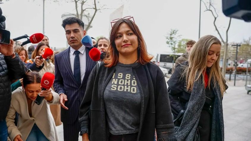 Mouliaá entrega su móvil al juez mientras Errejón se niega a hacerlo