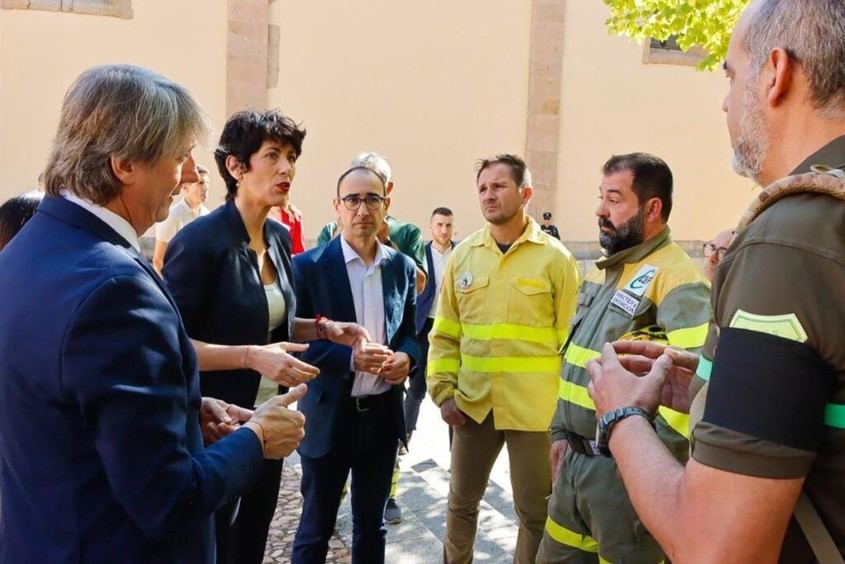 Elma Saiz presenta mejoras en la jubilación anticipada para bomberos forestales de Castilla y León