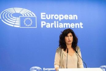 España propone debatir la protección del derecho al aborto en Europa