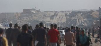 Gaza enfrenta crisis alimentaria extrema: ciudadanos rebuscan comida en el suelo