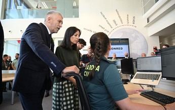 Grande-Marlaska presenta un nuevo canal telemático de denuncias para la Guardia Civil