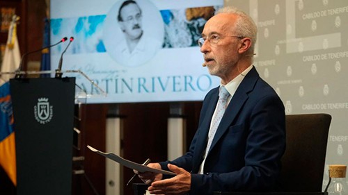 Carmelo Rivero recibe el premio Patricio Estévanez Murphy por su trayectoria periodística en Canarias