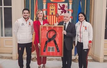 Pilar Alegría homenajea a los medallistas españoles de karate en el Ministerio
