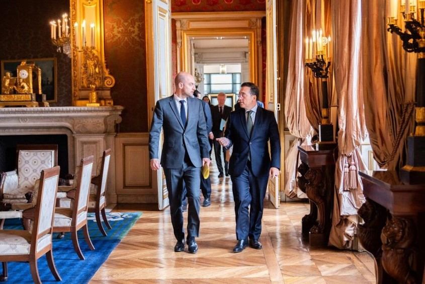 Albares reafirma la sólida relación de España con Francia y Marruecos en París