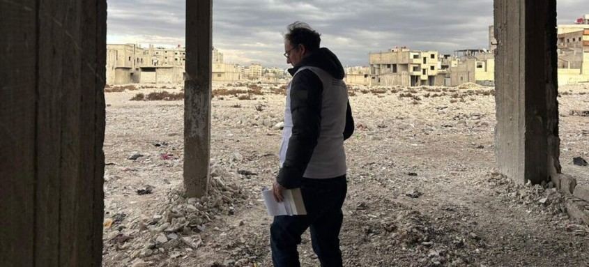 Israel intensifica bombardeos en Siria, generando crisis humanitaria