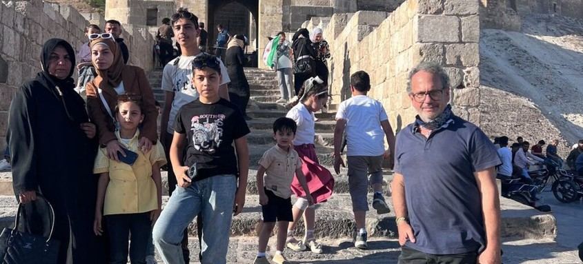 Convoy humanitario llega a Suweida, Siria, tras crisis de abastecimiento