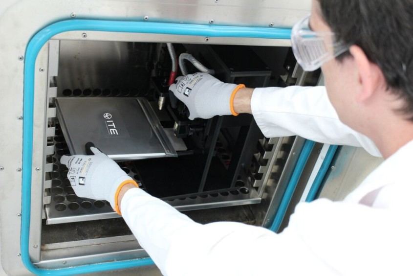 Los vehículos eléctricos deben certificar sus baterías en laboratorios acreditados en España