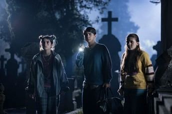 Los Muértimer revela su tráiler: misterio y humor en un cementerio