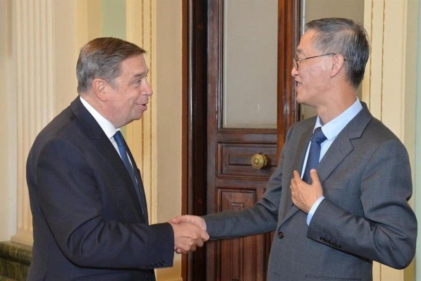 Planas resalta la sólida cooperación entre España y China en agricultura y pesca