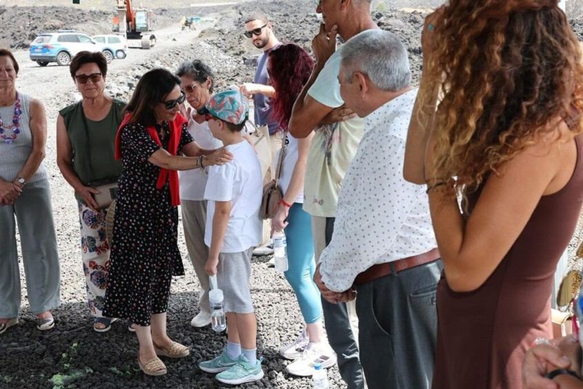 Robles asegura el apoyo del Gobierno a La Palma tras la erupción volcánica
