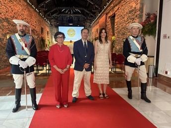 Alfonso Bauluz, presidente de RSF España, recibe la medalla Francisco de Vitoria