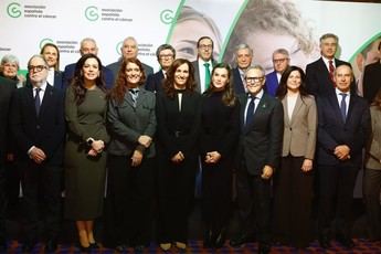 Mónica García aboga por una sanidad pública robusta en la lucha contra el cáncer