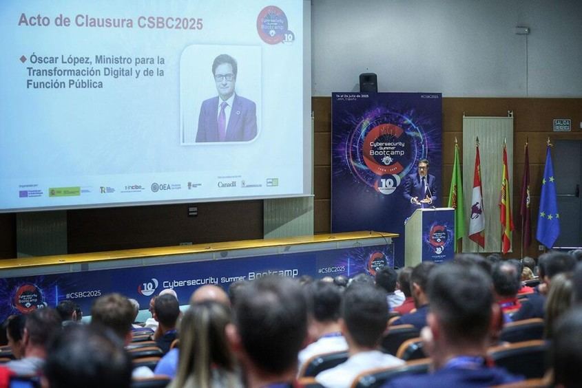 Óscar López aboga por la formación en ciberseguridad para un entorno digital más seguro