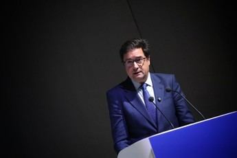 España avanza hacia la autosuficiencia fotónica para 2030, según Óscar López