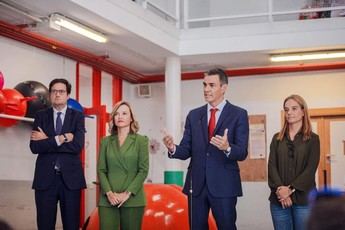Sánchez propone reducir horas lectivas y mejorar condiciones para profesores