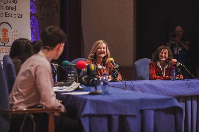 Pilar Alegría destaca el papel de las radios escolares en la lucha contra la desinformación