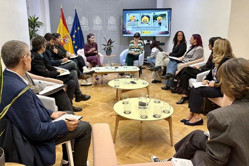 Gobierno español regulará el 'sharenting' para proteger a los niños en redes sociales