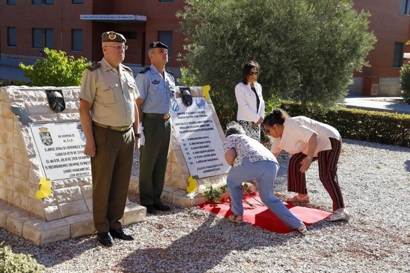 Margarita Robles homenajea a paracaidistas caídos en Líbano en 2007