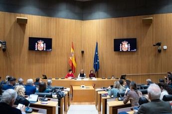 Sira Rego critica el trato a la infancia y aboga por una prestación universal por crianza