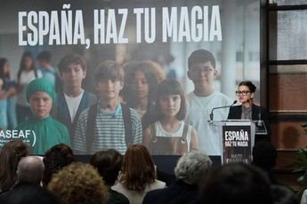 Gobierno refuerza su apoyo al acogimiento familiar, asegura Sira Rego